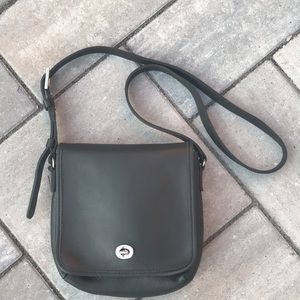 Vintage Roots 🇨🇦 crossbody saddle bag